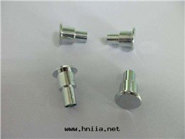 非(fēi)标(biāo)鉚钉1