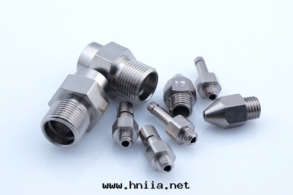 機(jī)床(chuáng)操作(zuò)中(zhōng)工作(zuò)人(rén)員應(yìng)该注意(yì)事(shì)项气(qì)動(dòng)元(yuán)件(jiàn)2